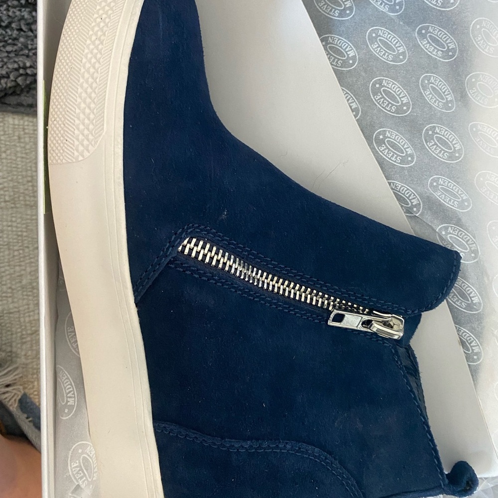 Steve Madden Blue Suede Booties with zipper size 9.5 womens